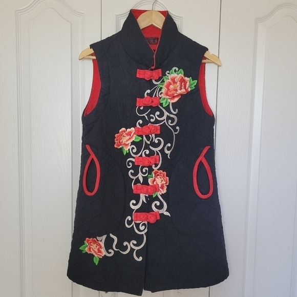 Embroidered Button Front Vest - Picture 9 of 9